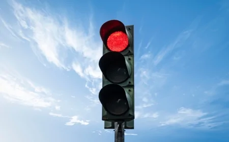 Şagirdlərin və sərnişinlərin təhlükəsizliyi üçün yeni svetoforlar quraşdırılıb