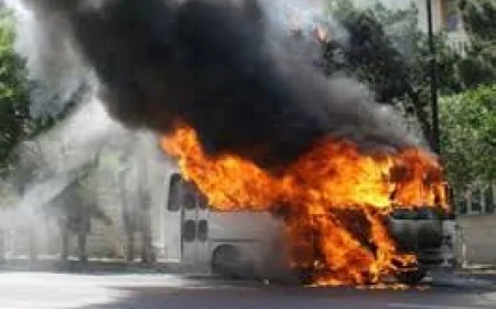 Sumqayıtda avtobus yanaraq yararsız hala düşüb