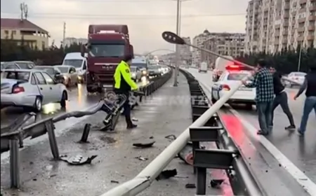 Bakı-Sumqayıt yolunda ağır qəza - Təhlükəli vəziyyət yarandı