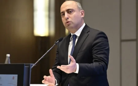Əmrullayev təhsilə ayrılan vəsaiti dağıdır – Ekspert görün nələr danışdı