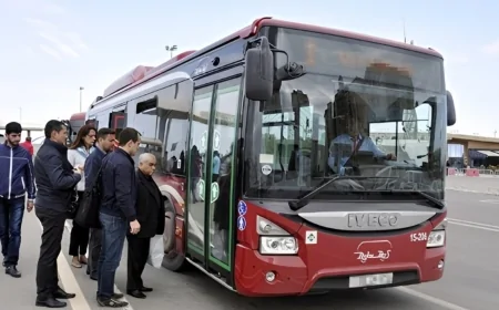 Bu yolda ciddi problemlər var: Avtobuslar sərnişinləri yolun ortasında düşürür