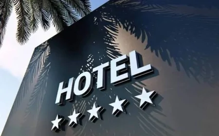 Bakıda hotelin qarajında 2 avtomobil yandı