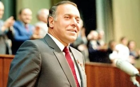 Azərbaycanın Ümummilli Lideri Heydər Əliyevin anım günüdür