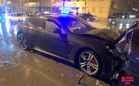 Bakıda qəzaya uğrayan maşın qaz borusuna çırpıldı - 3 nəfər yaralandı