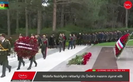 Müdafiə Nazirliyinin rəhbərliyi Ulu Öndərin məzarını ziyarət edib