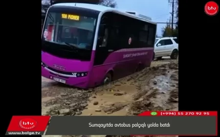 Sumqayıtda avtobus palçıqlı yolda batdı