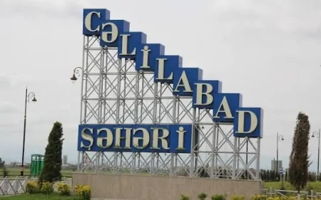 Məktəb direktoru avtomobillə piyadanı vurdu