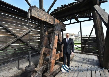 İlham Əliyev dünyanın ilk neft quyusuna baxdı - FOTOLAR