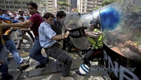 Karakasda etiraz aksiyası davam edir: daha 17 nəfər xəsarət alıb