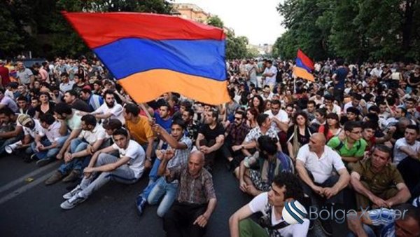 Ermənistan "silkələnir" - Kütləvi aksiyalar başladı